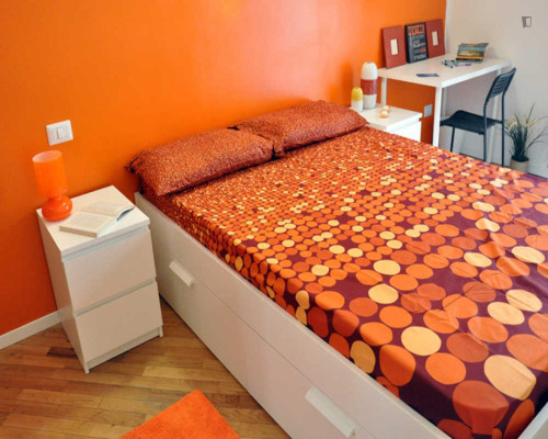 Welcoming double bedroom near the Polytechnic University