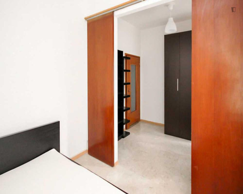 Snug single bedroom in the Lorenteggio neighbourhood - Gallery - 5