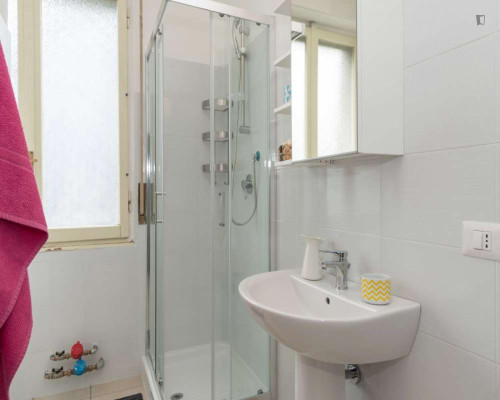 Snug single bedroom in the Lorenteggio neighbourhood - Gallery - 6