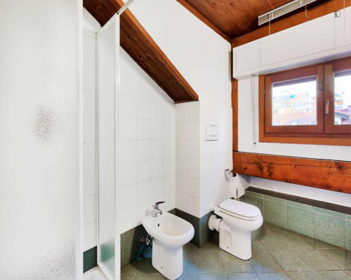Inviting double bedroom near the LUM School of Management - Gallery - 8
