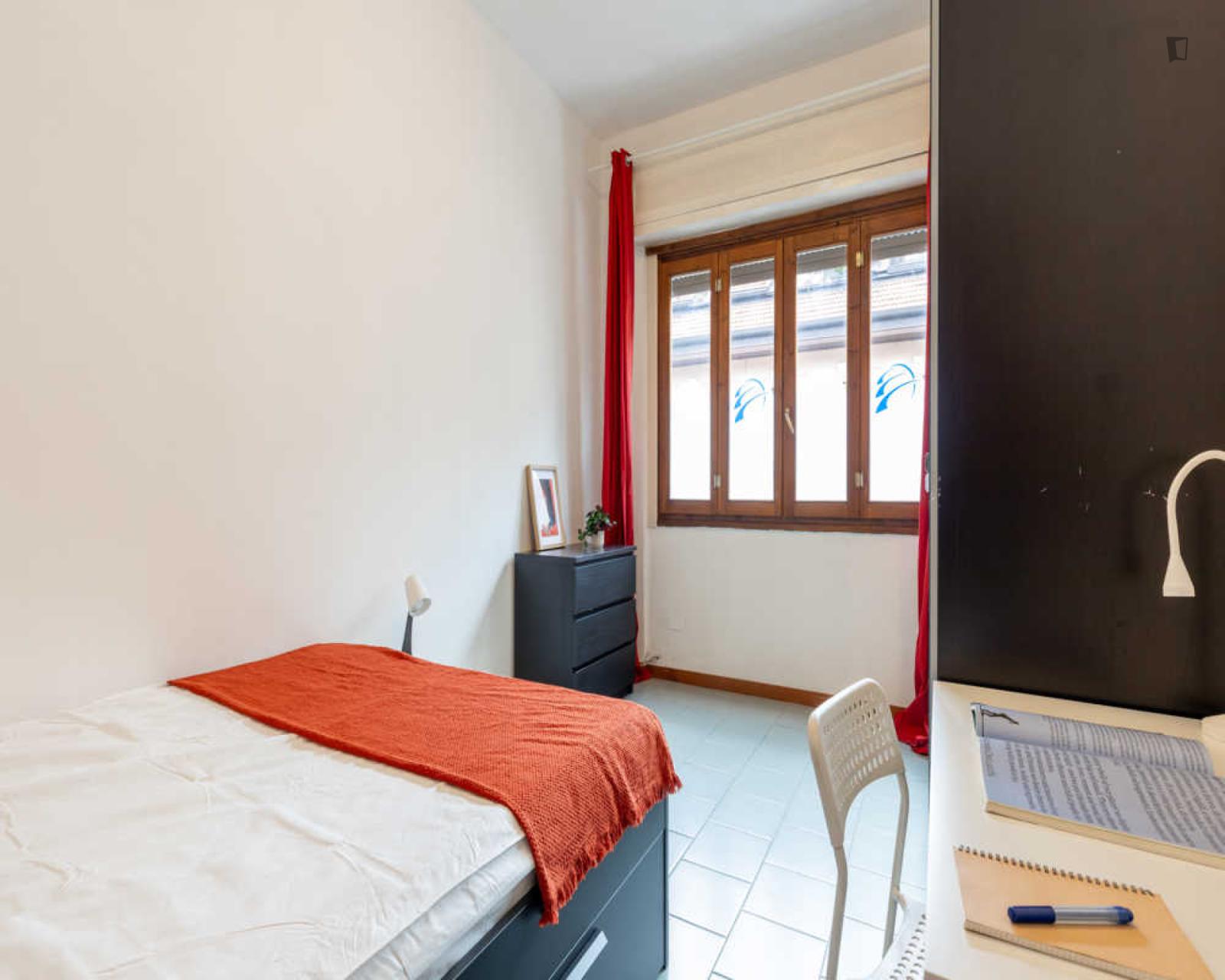 Inviting Double Bedroom Near The LUM School Of Management - 1