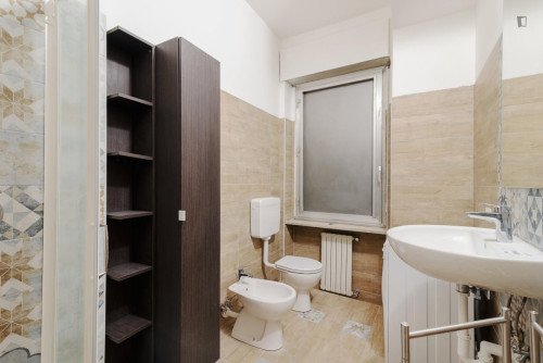Neat and cosy double bedroom in Bicocca - Gallery - 6