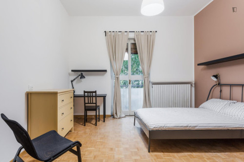 Welcoming double bedroom in Largo Augusto