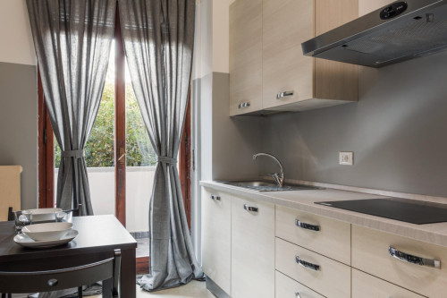 Welcoming double bedroom in Largo Augusto - Gallery - 6