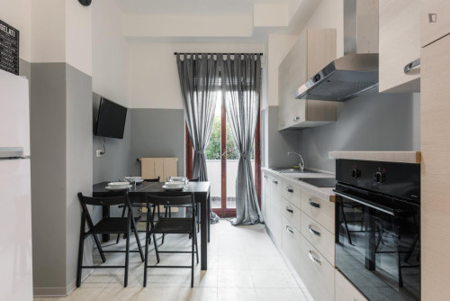 Welcoming double bedroom in Largo Augusto