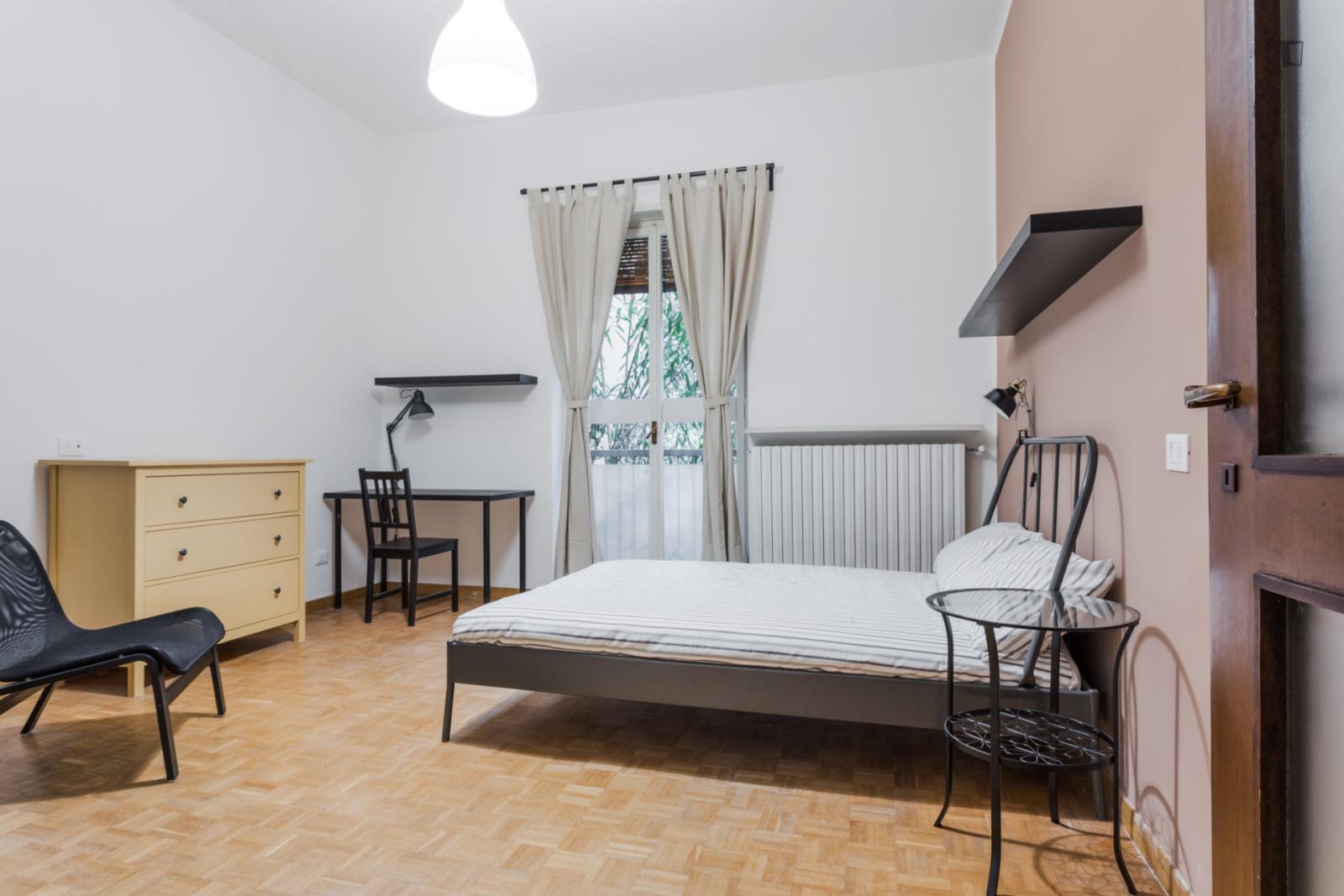 Welcoming Double Bedroom In Largo Augusto - 1