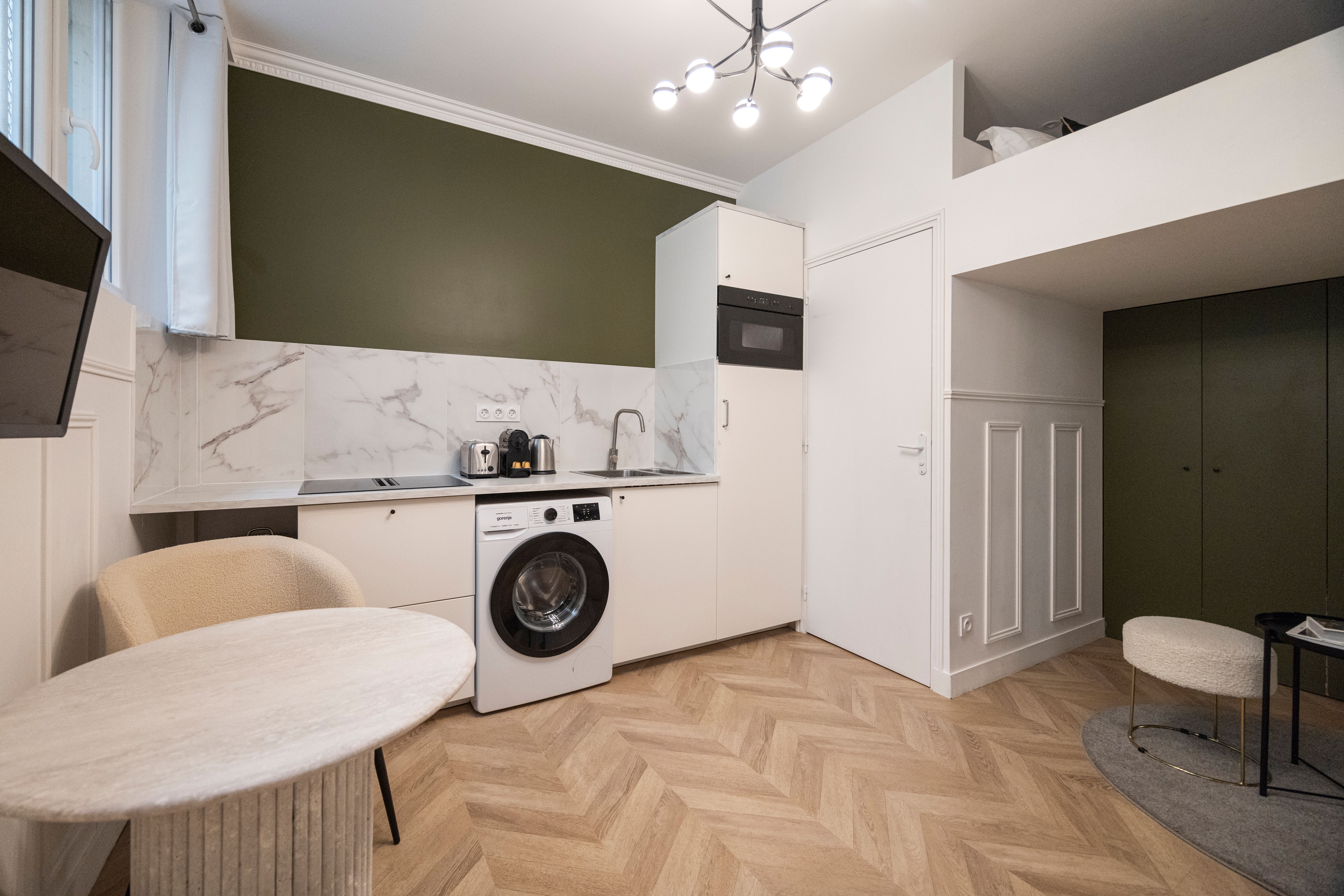 Pigalle · Design Studio With Loft Bed Métro 1mn - 11