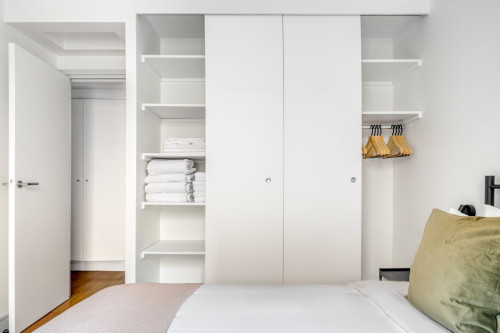 Stylish 2-Bedroom Apartment in Batignolles, Paris - Gallery - 11