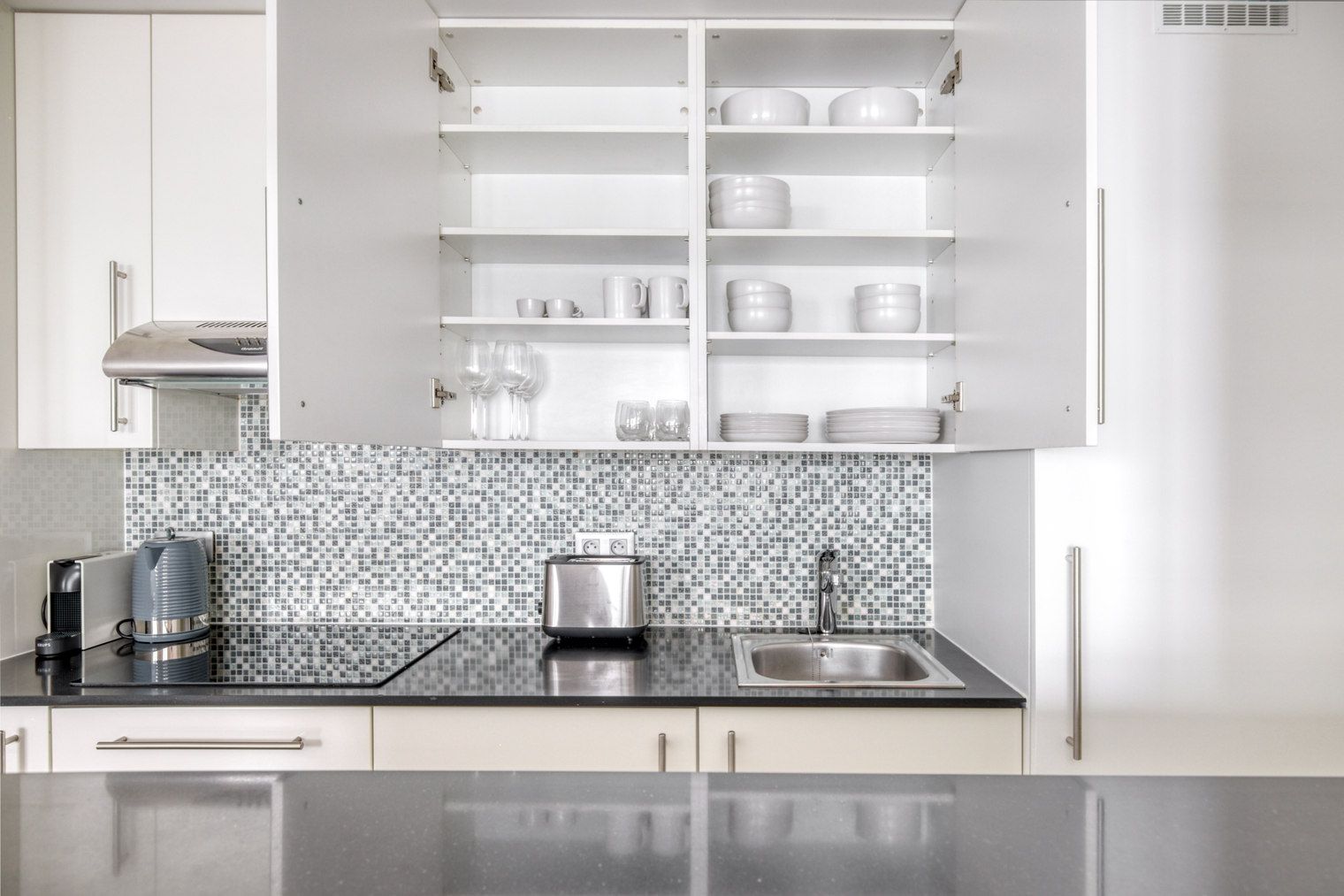 Stylish 2-Bedroom Apartment In Batignolles, Paris - 17