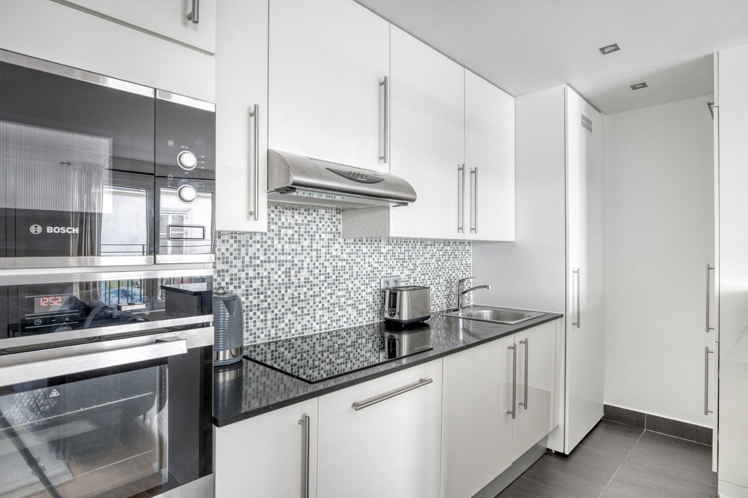 Stylish 2-Bedroom Apartment In Batignolles, Paris - 16