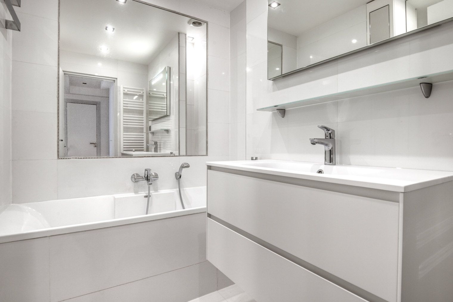 Stylish 2-Bedroom Apartment In Batignolles, Paris - 9