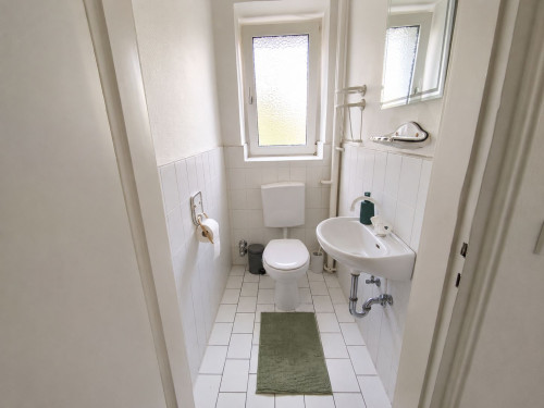 Spacious, Fully Furnished Apartment in Düsseldorf-Düsseltal near Schillerplatz – Balcony, Comfort, and Classic Charm - Gallery - 13