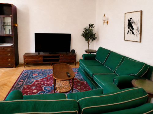 Spacious, Fully Furnished Apartment in Düsseldorf-Düsseltal near Schillerplatz – Balcony, Comfort, and Classic Charm