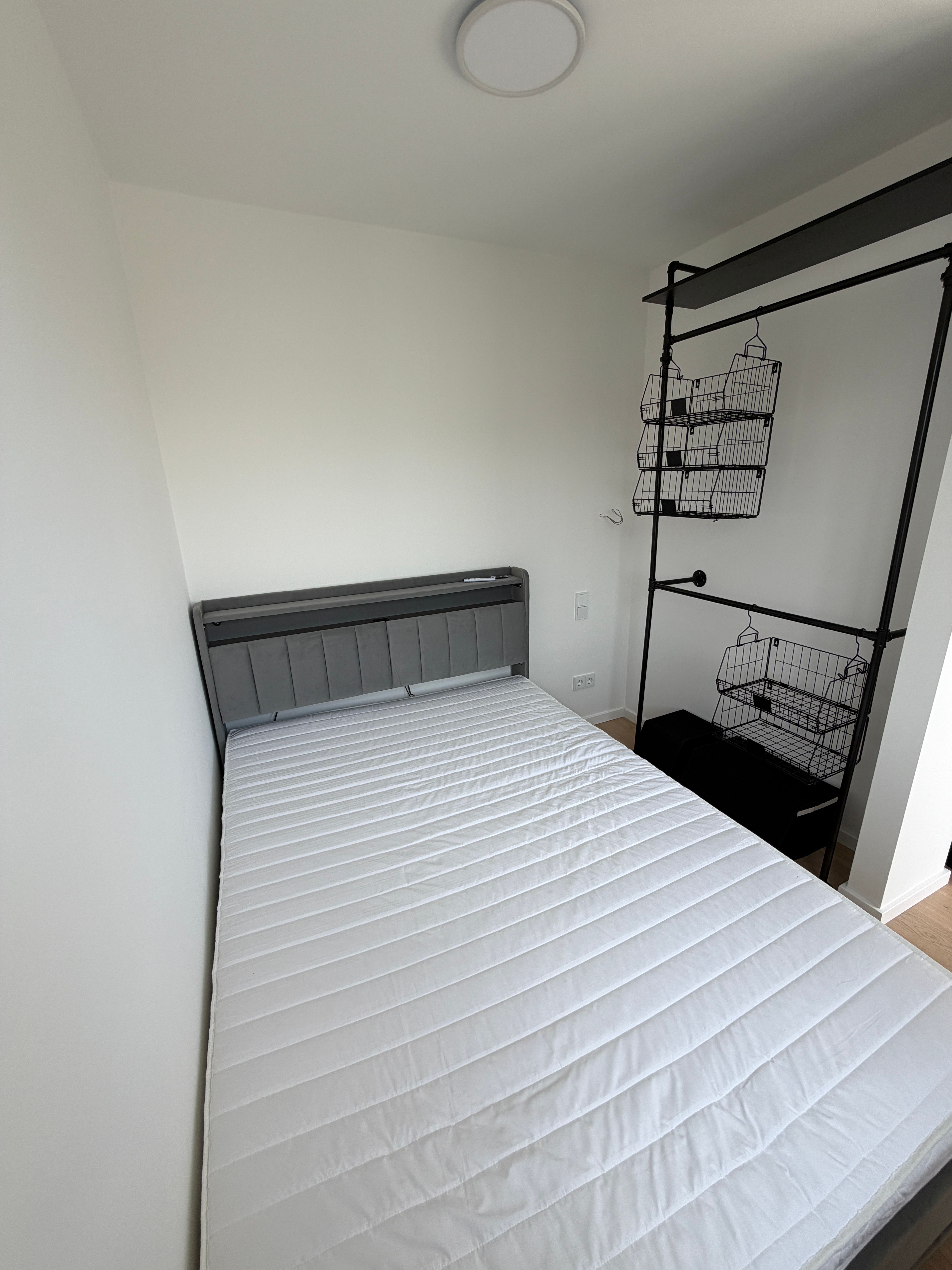 Newly Renovated And Furnished 1.5-Room Apartment - 2