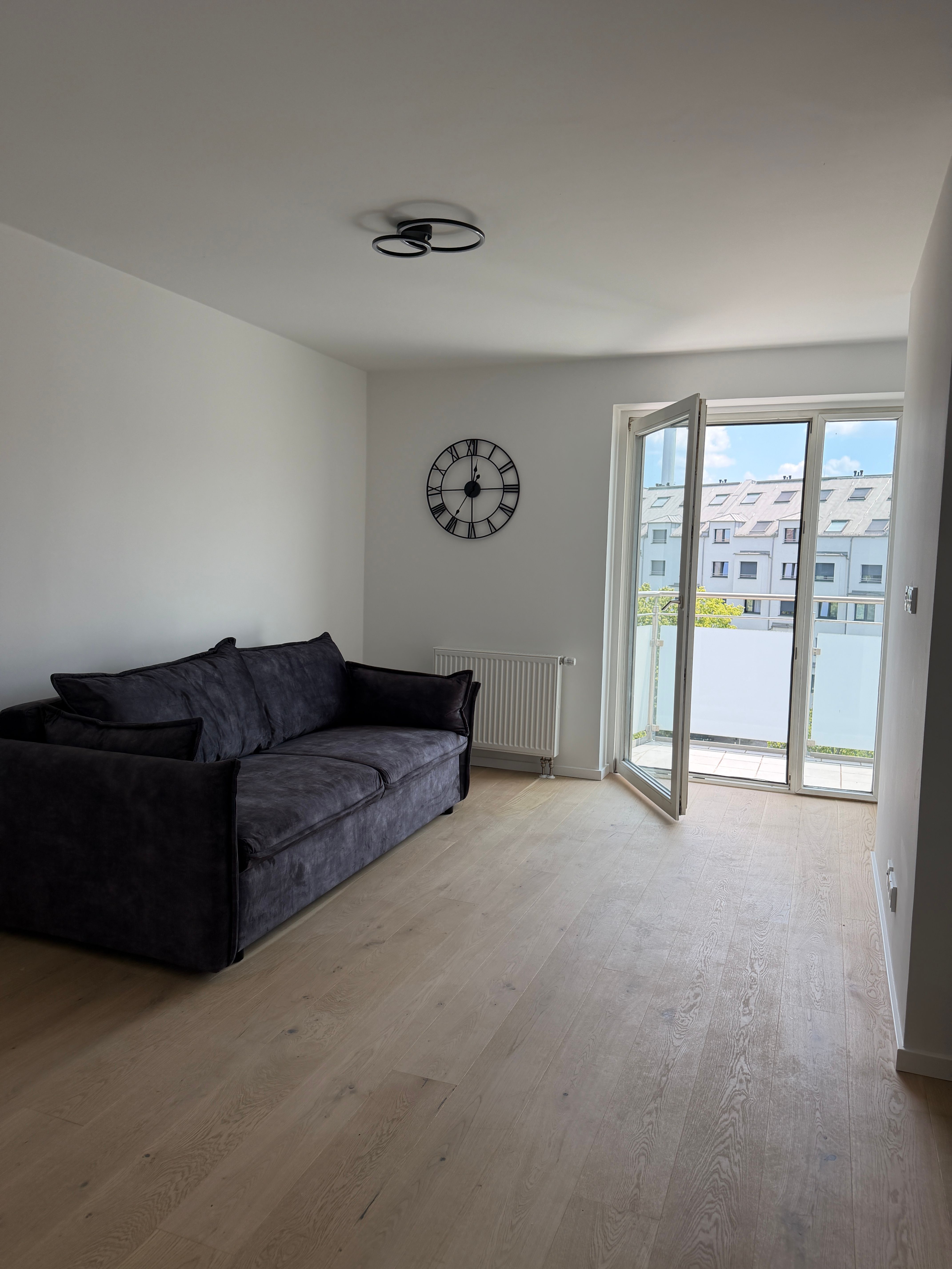Newly Renovated And Furnished 1.5-Room Apartment - 4