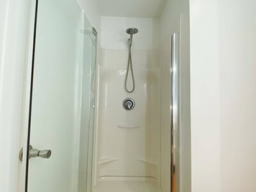 Large Homestay Room + Bath+ closet