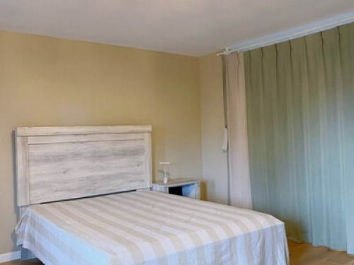 Large Homestay Room + Bath+ closet