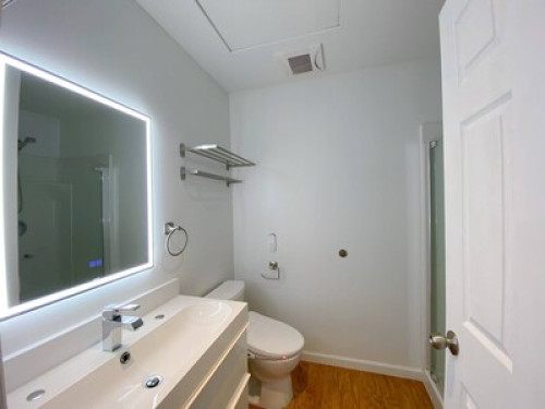 Large Homestay Room + Bath+ closet