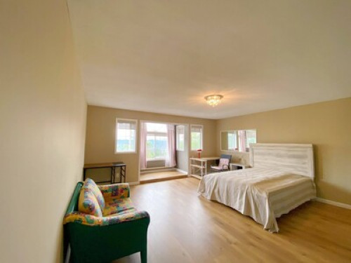 Large Homestay Room + Bath+ closet - Gallery - 10