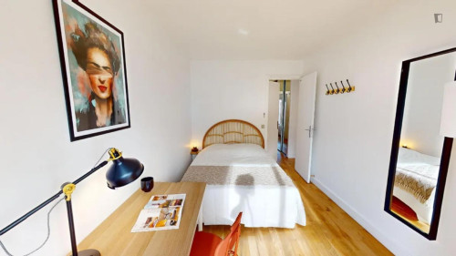 Spacious double bedroom in the Beaugrenelle district