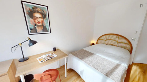 Spacious double bedroom in the Beaugrenelle district