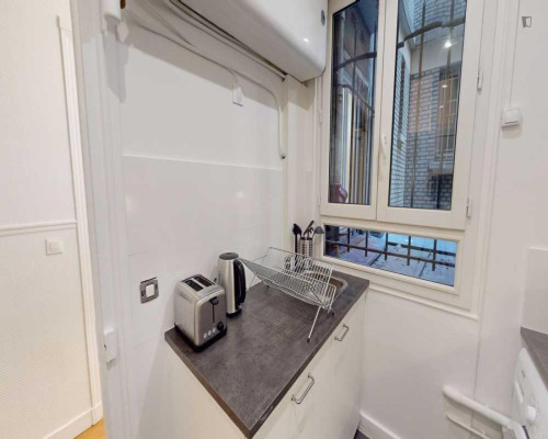 Snug double bedroom in 18th arrondissement - Gallery - 9