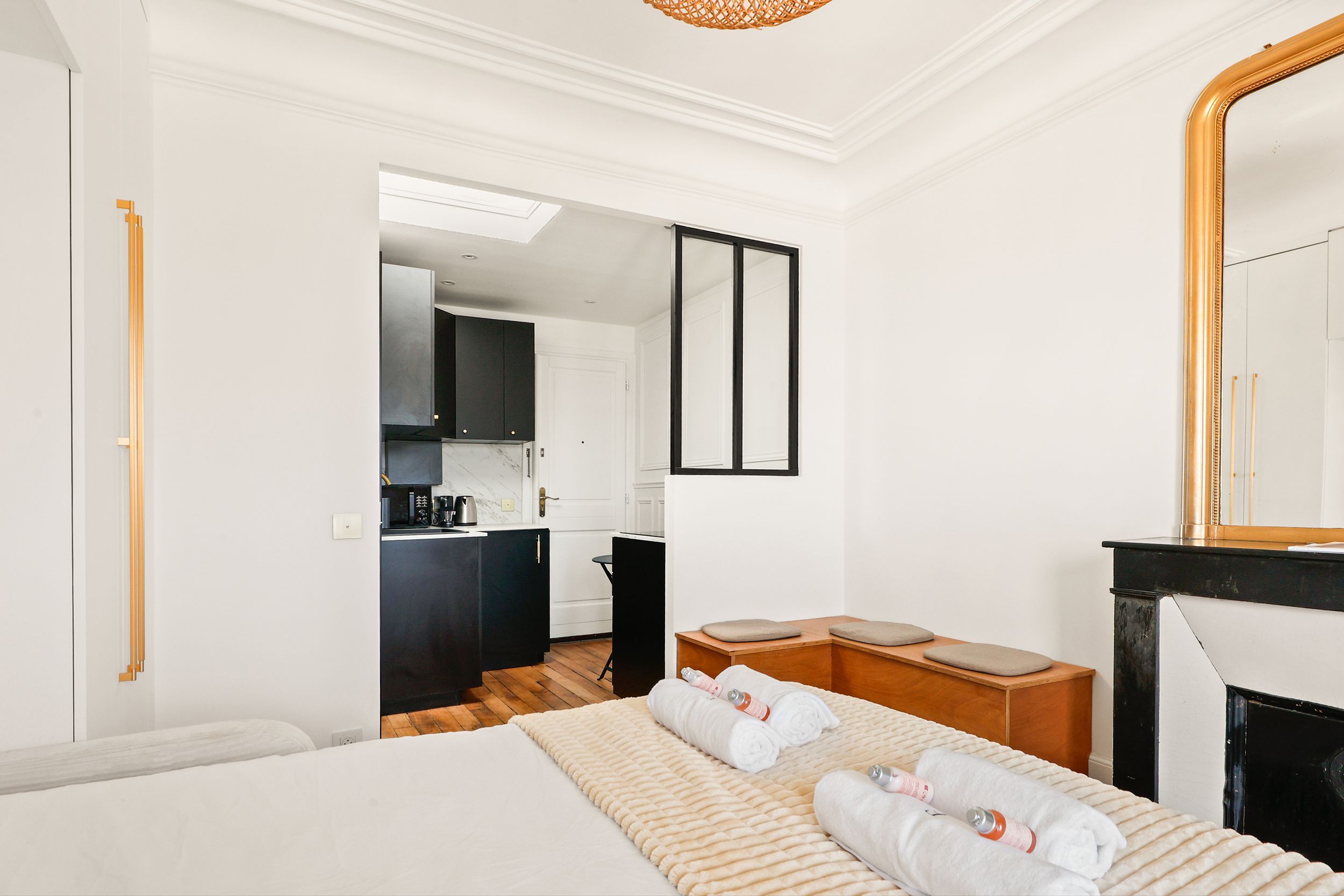 Cardinal Suite: Studio With A Panoramic Balcony - 1