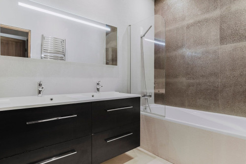 Chic 2-Bedroom Apartment in Vibrant Odéon! - Gallery - 10