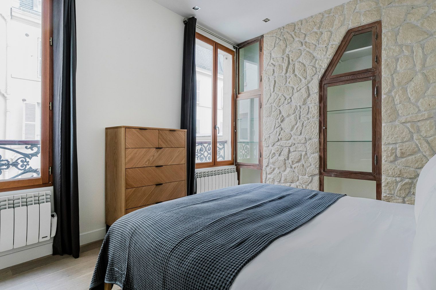 Chic 2-Bedroom Apartment In Vibrant Odéon! - 11