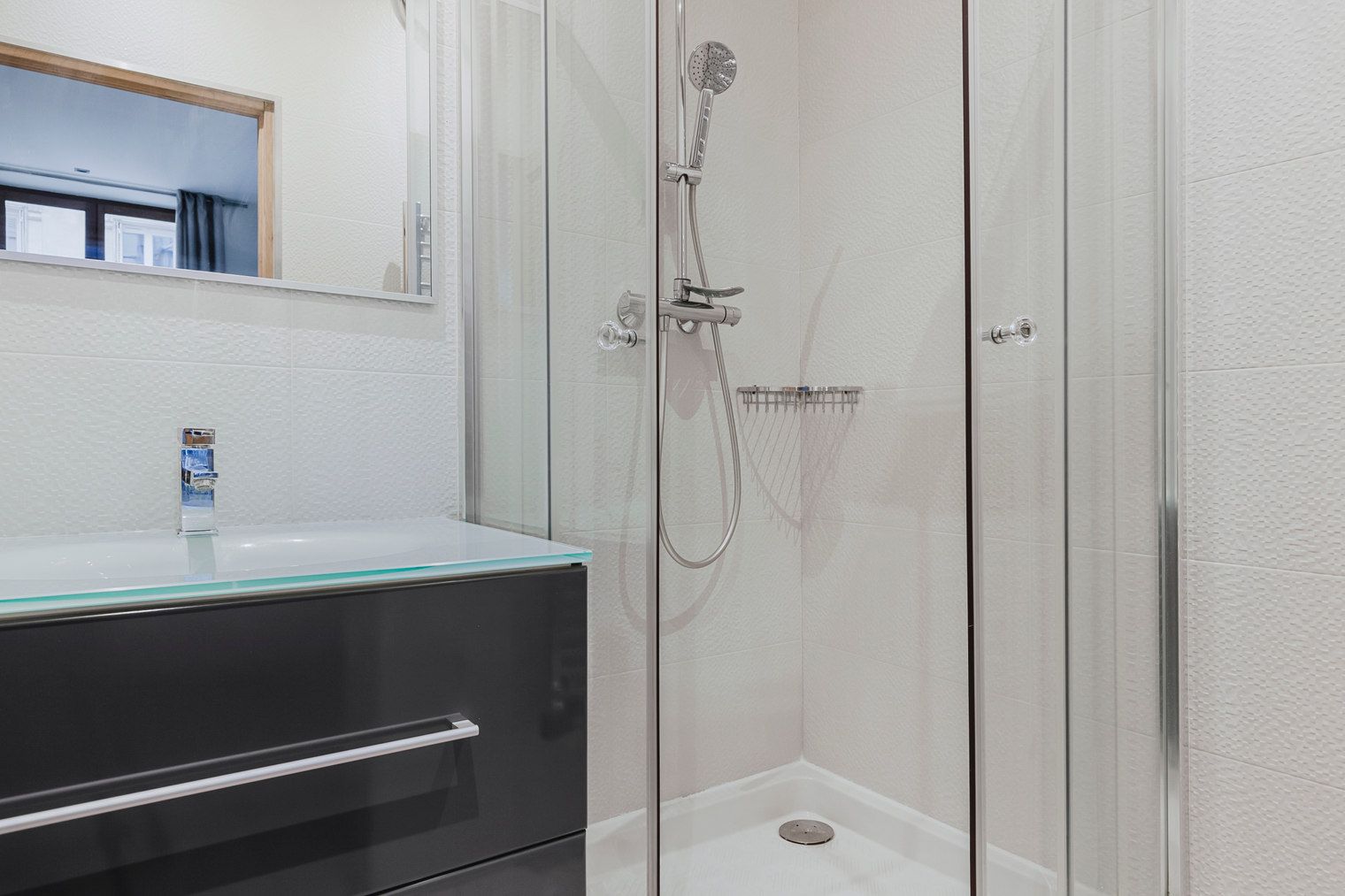 Chic 2-Bedroom Apartment In Vibrant Odéon! - 8