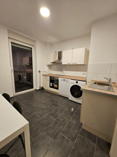 Co-living only for girls ! Great room in the heart of town, Ludwigshafen