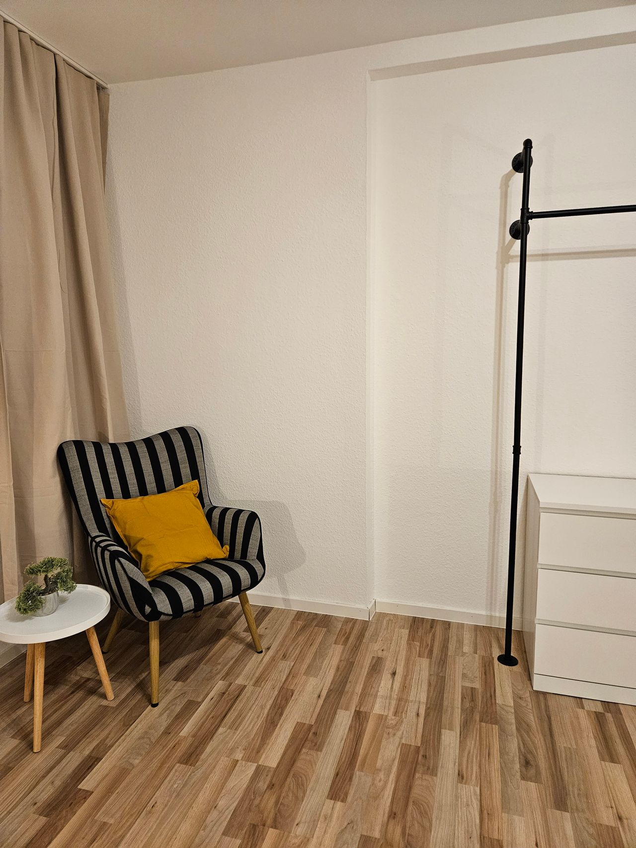 Room - 4
