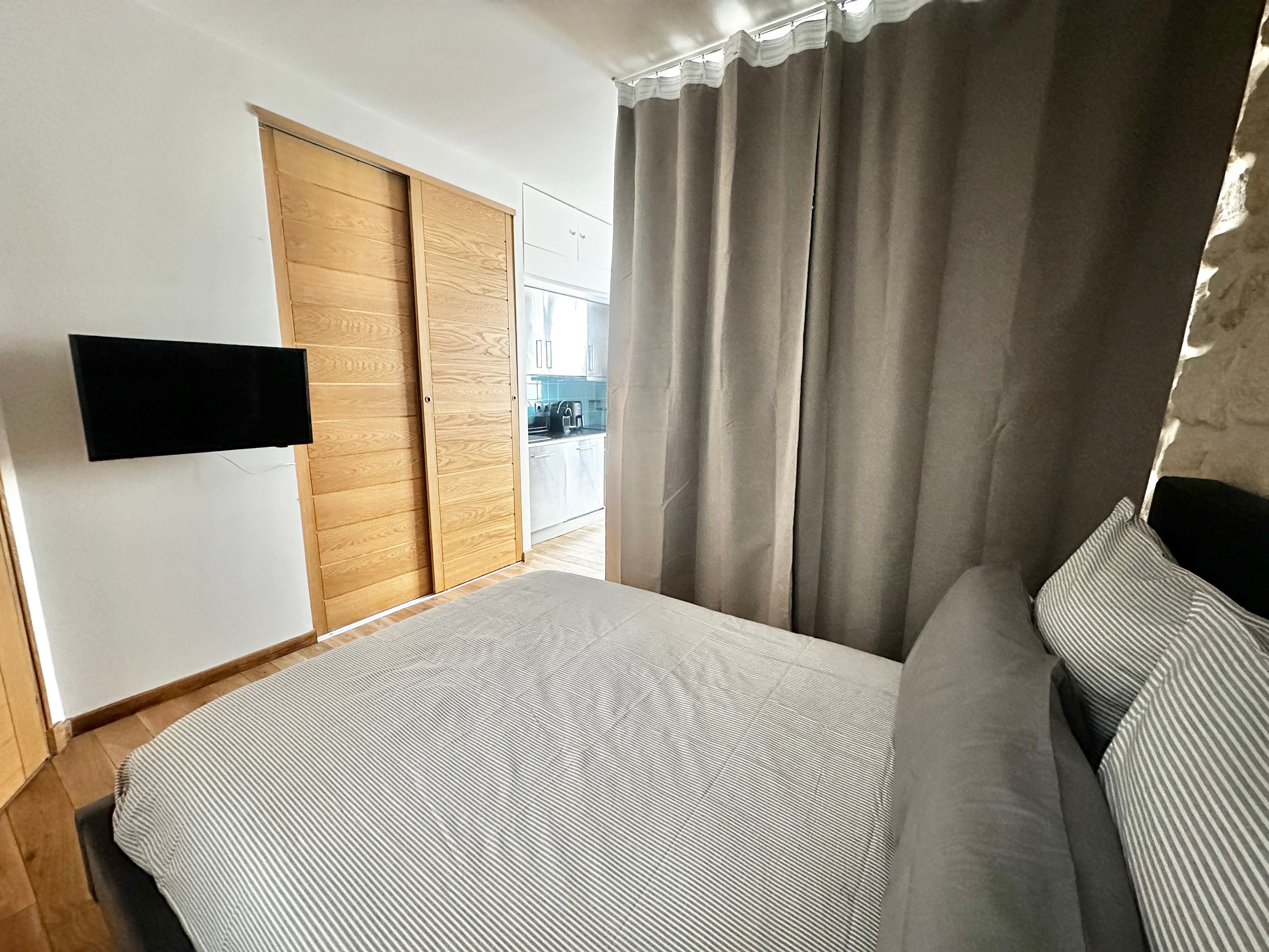 Charming Studio With Sleeping Area – Champs-Élysées / Golden Triangle - 8