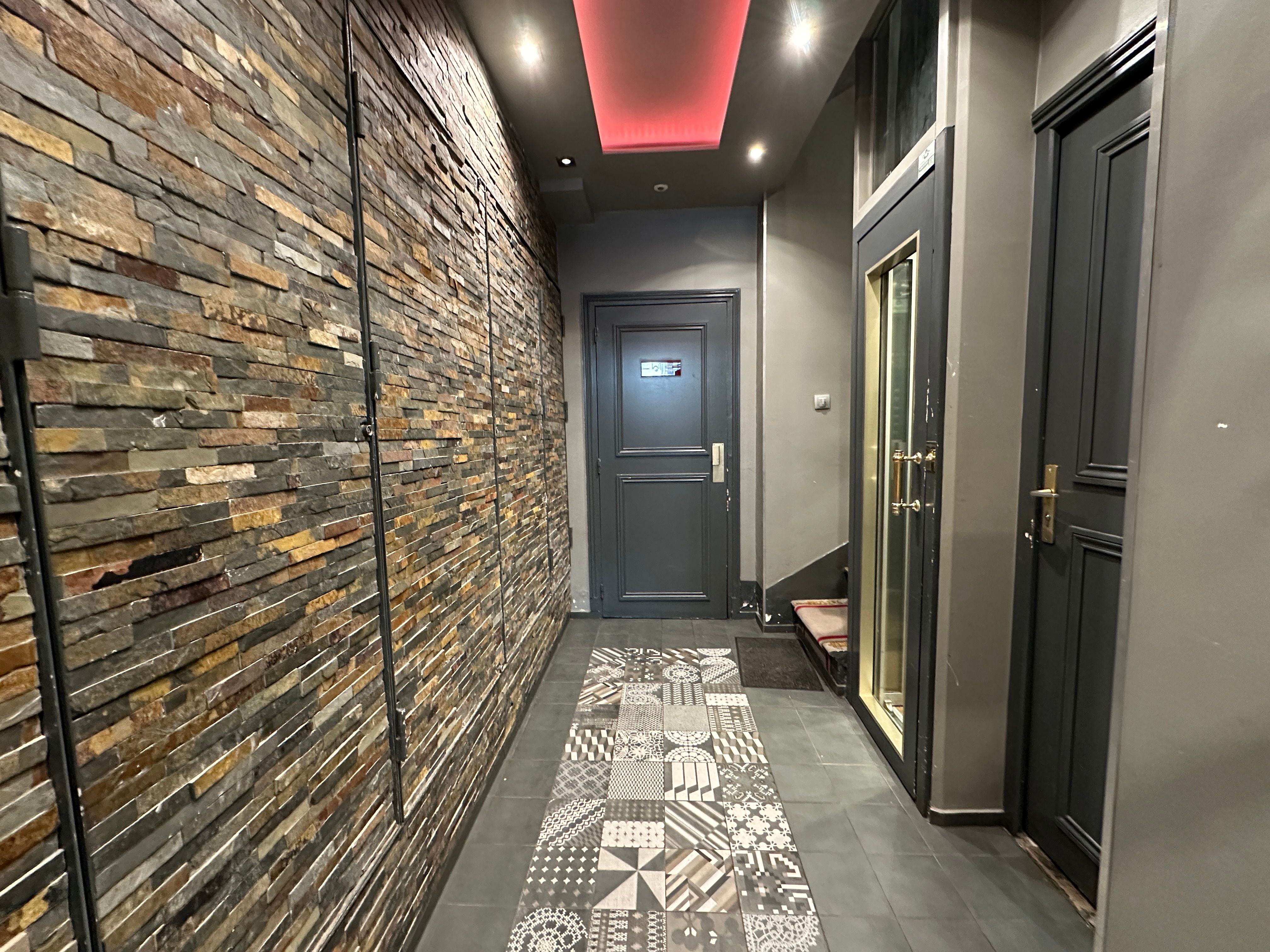 Charming Studio With Sleeping Area – Champs-Élysées / Golden Triangle - 2