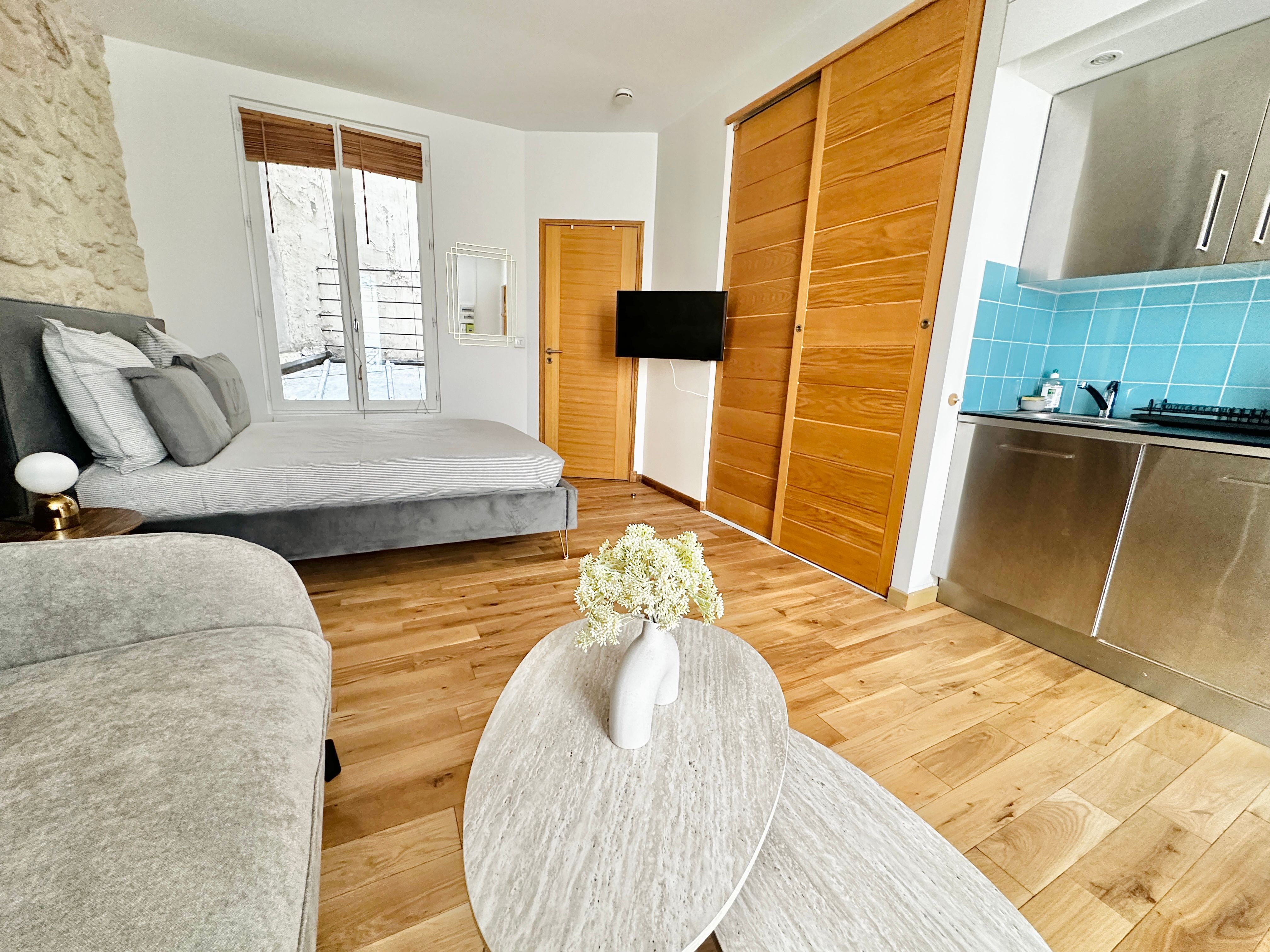 Charming Studio With Sleeping Area – Champs-Élysées / Golden Triangle - 11
