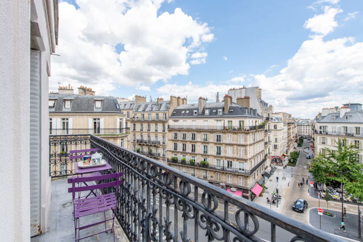 Top Floor Apartment With View - 8