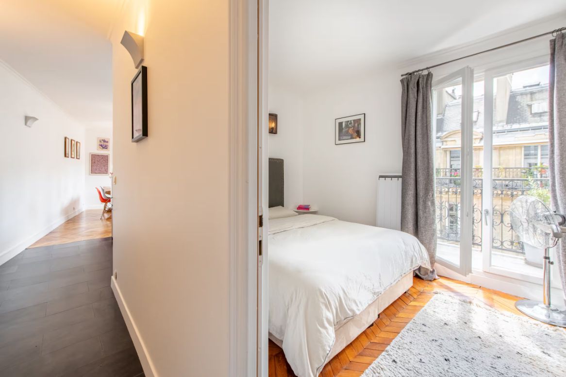 Top Floor Apartment With View - 14