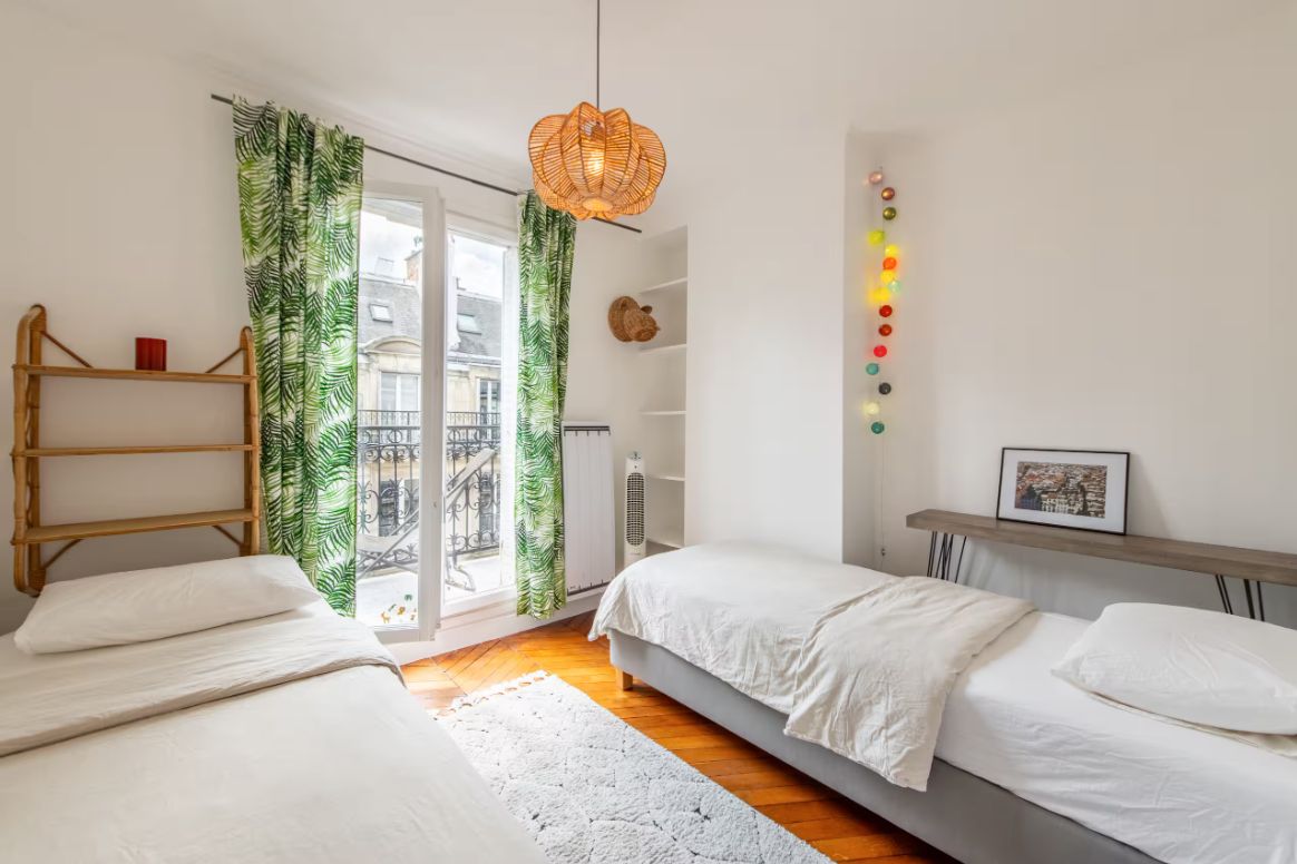 Top Floor Apartment With View - 11