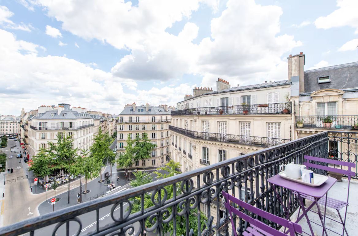 Top Floor Apartment With View - 9