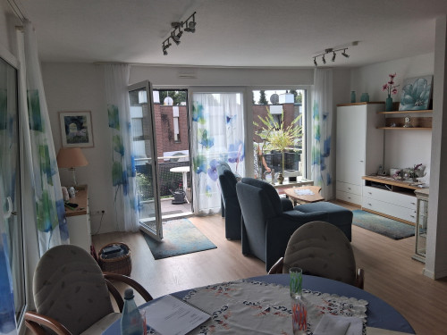 Modern, bright, quiet 2-room apartment with kitchen, balcony, underground parking space (up to 4.50 m length)