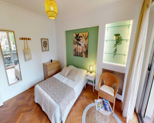 Appealing double bedroom in Ternes