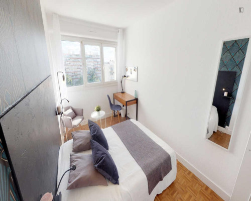 Appealing double bedroom in Clichy