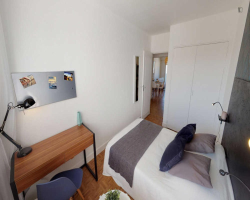 Appealing double bedroom in Clichy