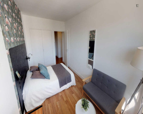 Inviting double bedroom in Clichy