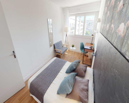 Inviting double bedroom in Clichy
