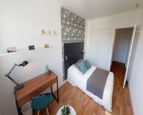 Inviting double bedroom in Clichy