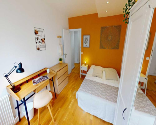 Alluring double bedroom in Ternes