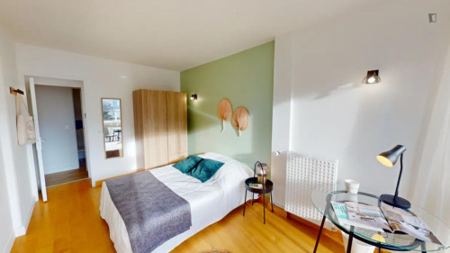 Delightful double bedroom in Levallois-Perret