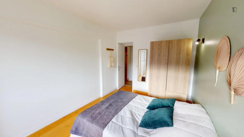Delightful double bedroom in Levallois-Perret