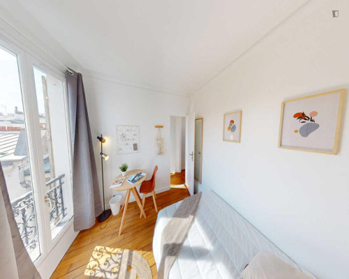 Homely double bedroom in 18th arrondissement